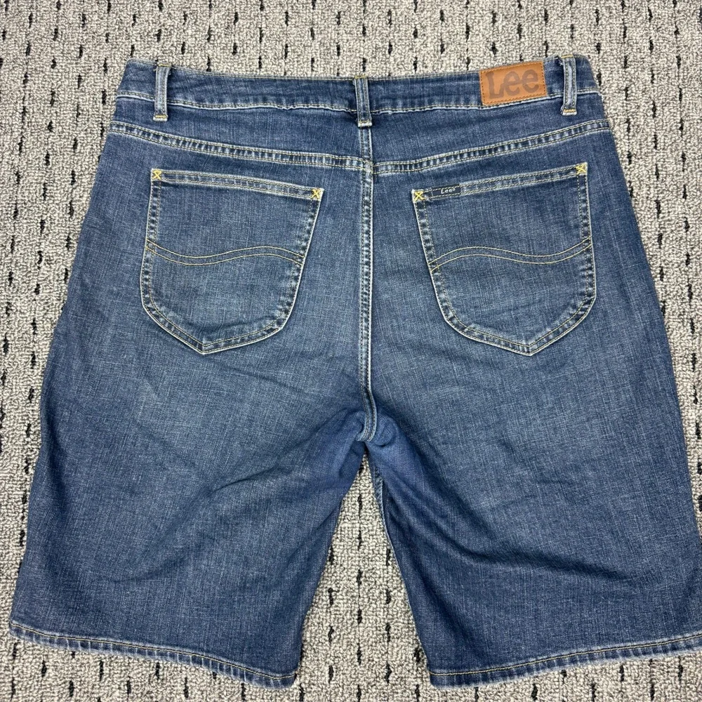 Lee Womens Regular Fit Bermuda Mid Rise Blue Denim Shorts Size 14M Stretch - Picture 4 of 6